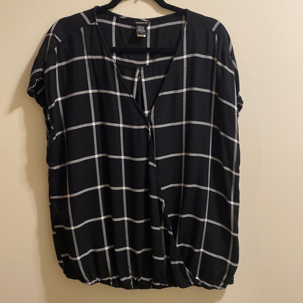 Sz 1 Torrid black & white blouse